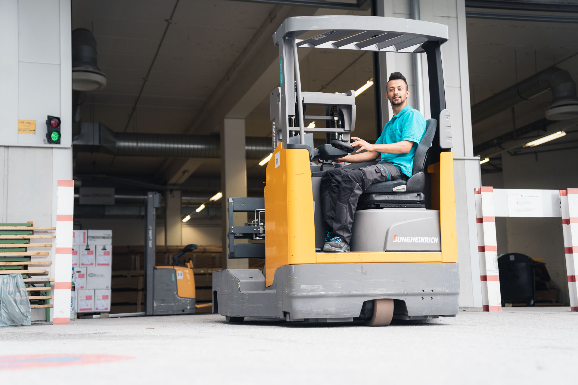 Mitarbeiter Lagerlogistik